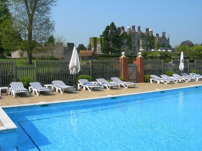 Eastwell Manor, Champneys Hotel & Spa Ashford  Bagian luar foto